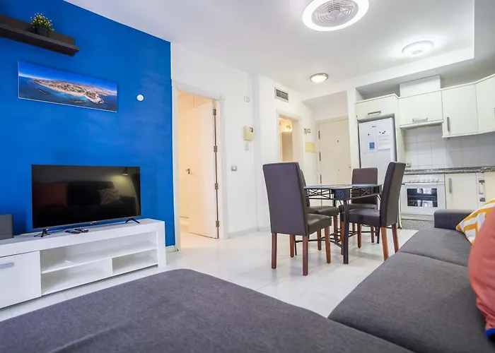 Ático con vistas al mar en el centro de La Caleta