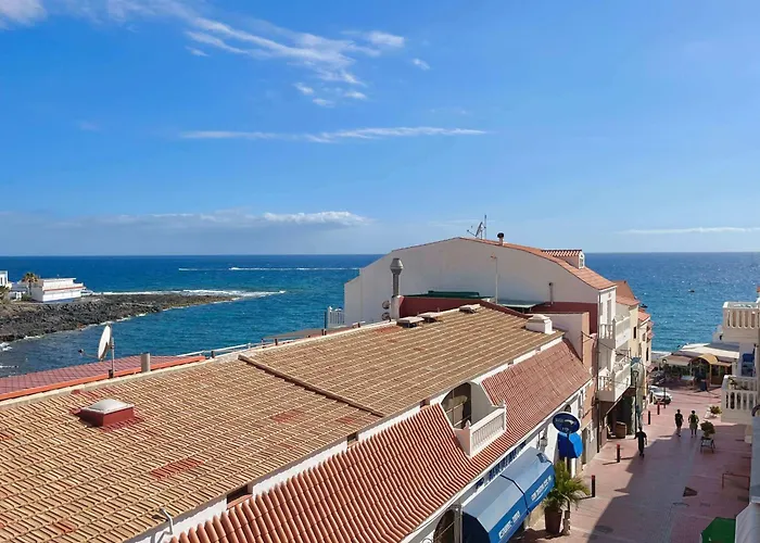 Ático con vistas al mar en el centro de La Caleta *