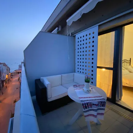 Atico Con Vistas Al Mar En El Centro De La Caleta Apartamento