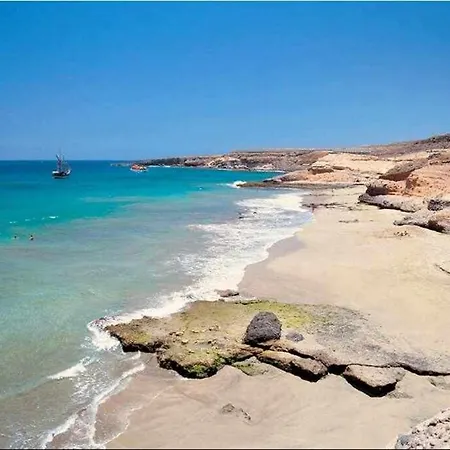 Atico Con Vistas Al Mar Tv Satelite Internacional 阿德耶