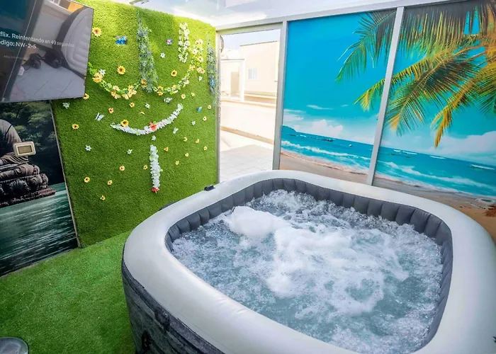 Atico Con Vistas Al Mar En El Centro De La Caleta * Адехе